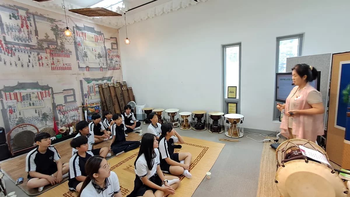 편한 옷차림으로 참여하는 김포국악원 수강생들